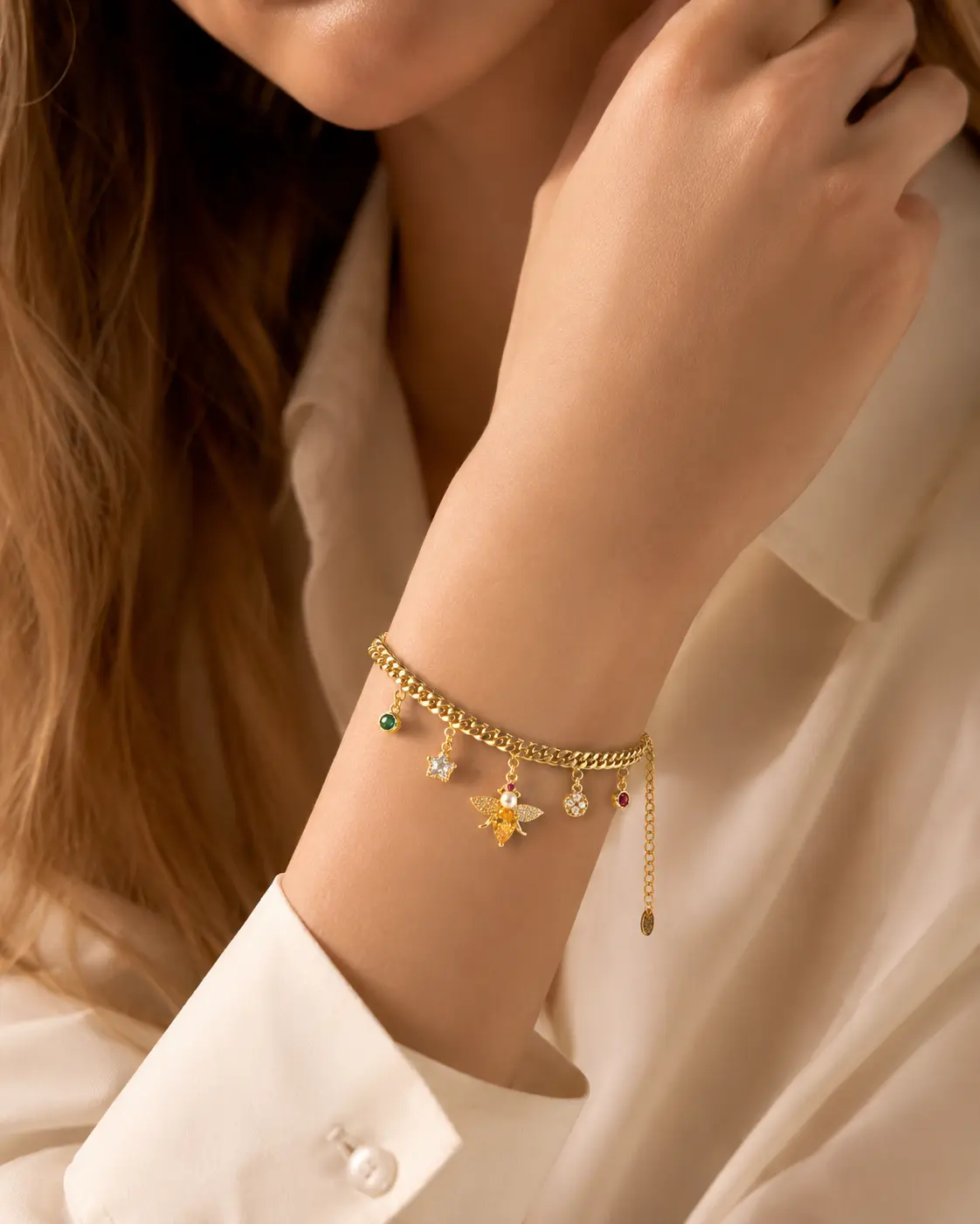 Metal Plated Gold Classic Chain Bee Charm Bracelet for Female, 19 cm Adjustable Chain Bracelet with Colorful Crystal Dangles for Daily Wear
