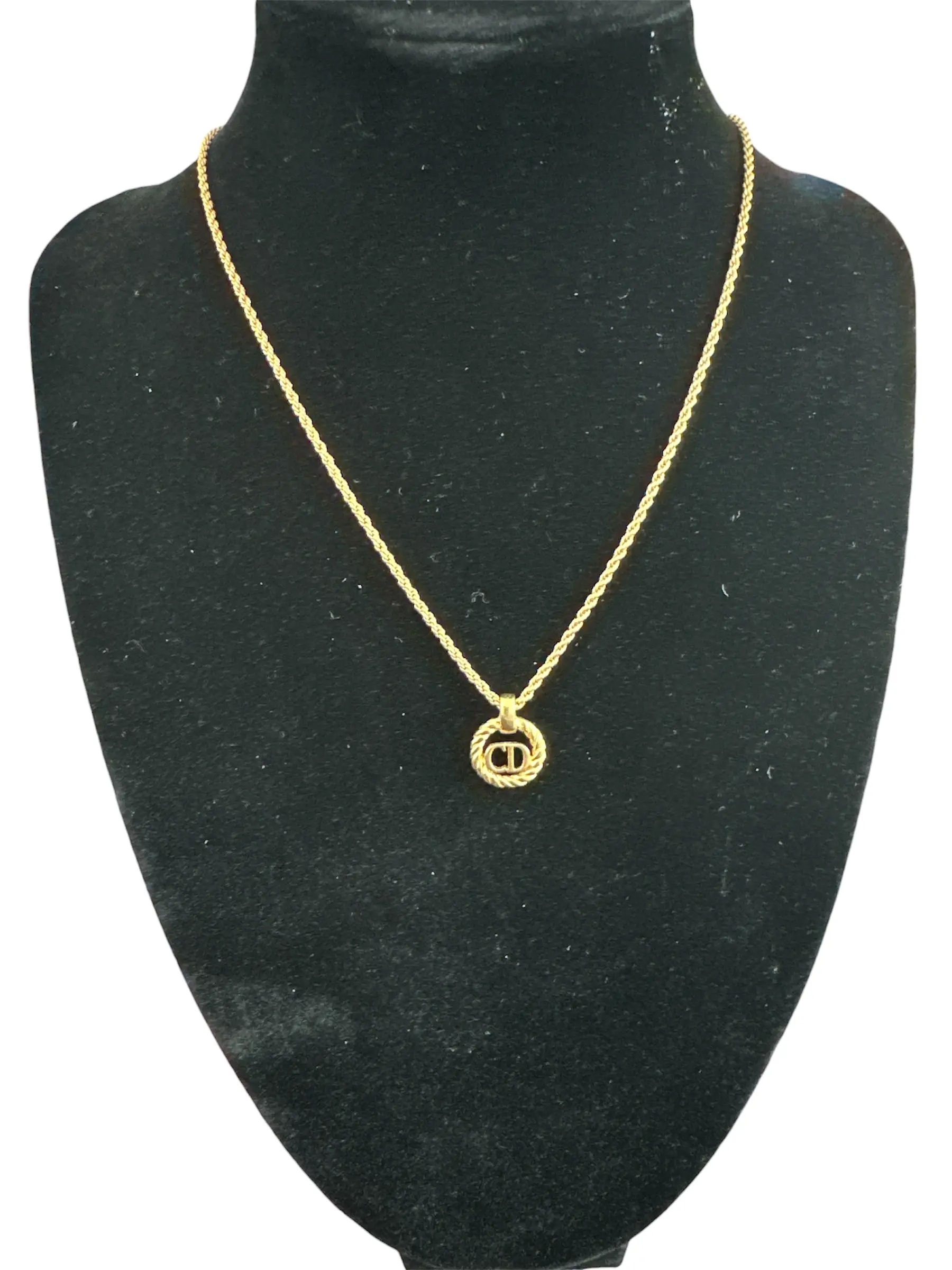Pre-owned Christian Dior 17 Inch Necklace with "CD" Logo in Rope Circle
