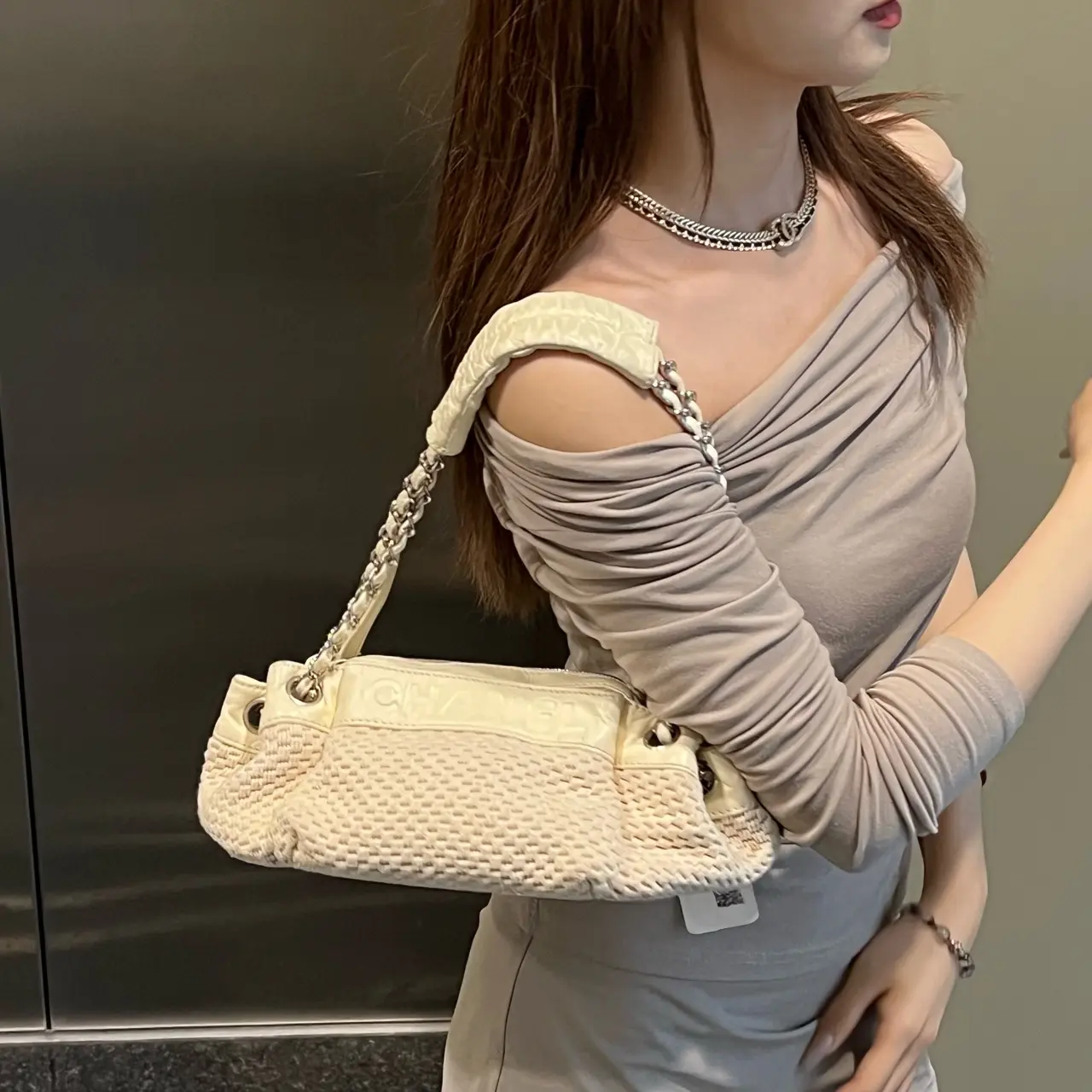 Pre-owned CHANEL Cream Woven Fabric and Leather LAX Accordion Satchel, Fashionable Shoulder Bag, Shoulder Bags, Tweed, Zip