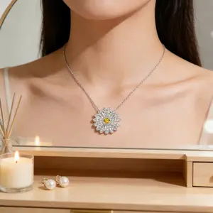 Women's Beating Heart Daisy Magic Necklace, Swarovski Element Crystal Clavicle Chain, Luxury Elegant Jewelry Gift for Her