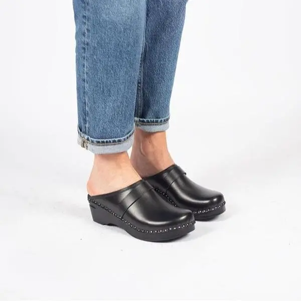 Swedish Black Clogs, Classic Black Clog, Bastad Clogs for Men and Women, Wooden Mules, Handmade Shoes, Unisex Clogs, Smithy Black Original
