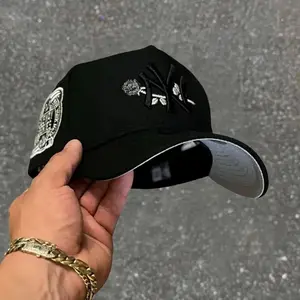 9FORTY New York Yankees 1999 World Series Side Patch Cap – Cream & Black Adjustable Hat with Red NY Logo