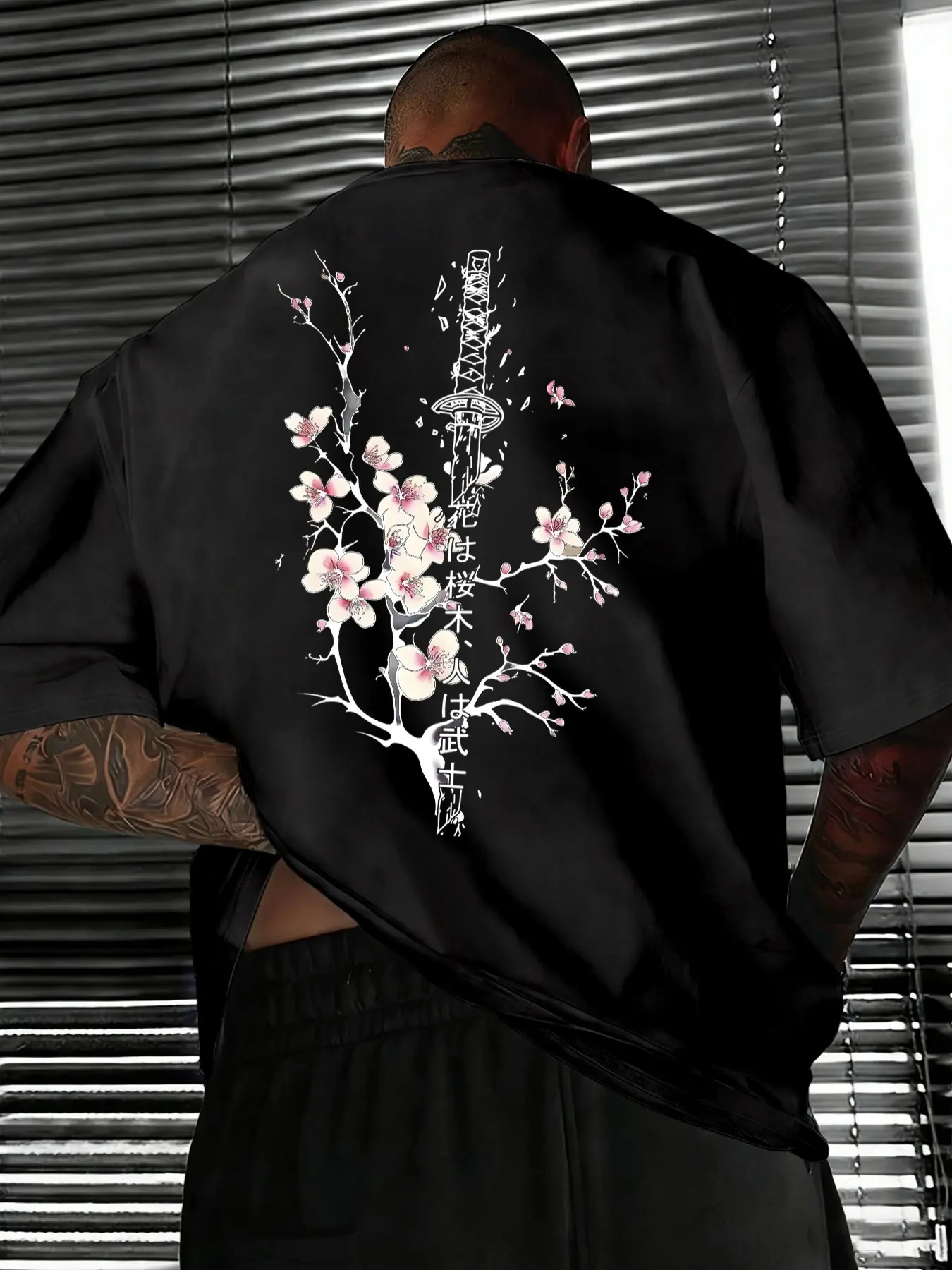 Men's Cherry Blossom Samurai Sword Floral Graphic Print T-Shirt, Round Neck Short Sleeve Casual Fashion Fitted Top, Breathable and Comfortable for Summer Outdoor Wear