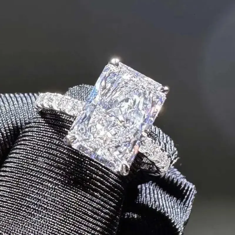18k White Gold Engagement Ring, Radiant Cut Diamond, Prong Set