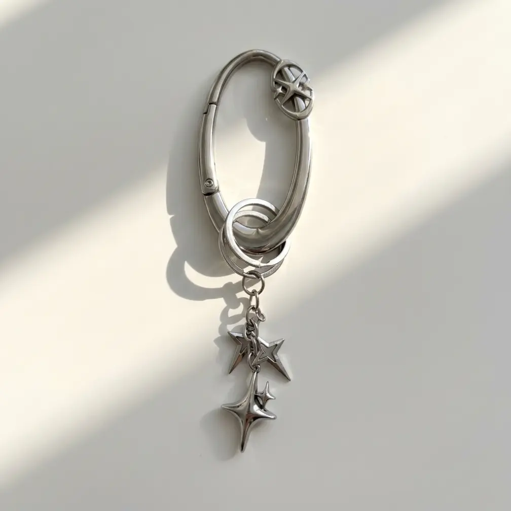 Star-Shape Silver Metal Keychain - Unisex Pendant Charm, Minimalist Fashion Accessory for Backpacks/Purses/Cars, Keychains for Women, Ideal Gift Idea for Friends’ Special Occasions