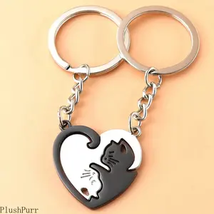 Cute Hug Cat Keychain with Patchwork Heart, Creative Round Pendant for Couples, Bag and Car Accessories