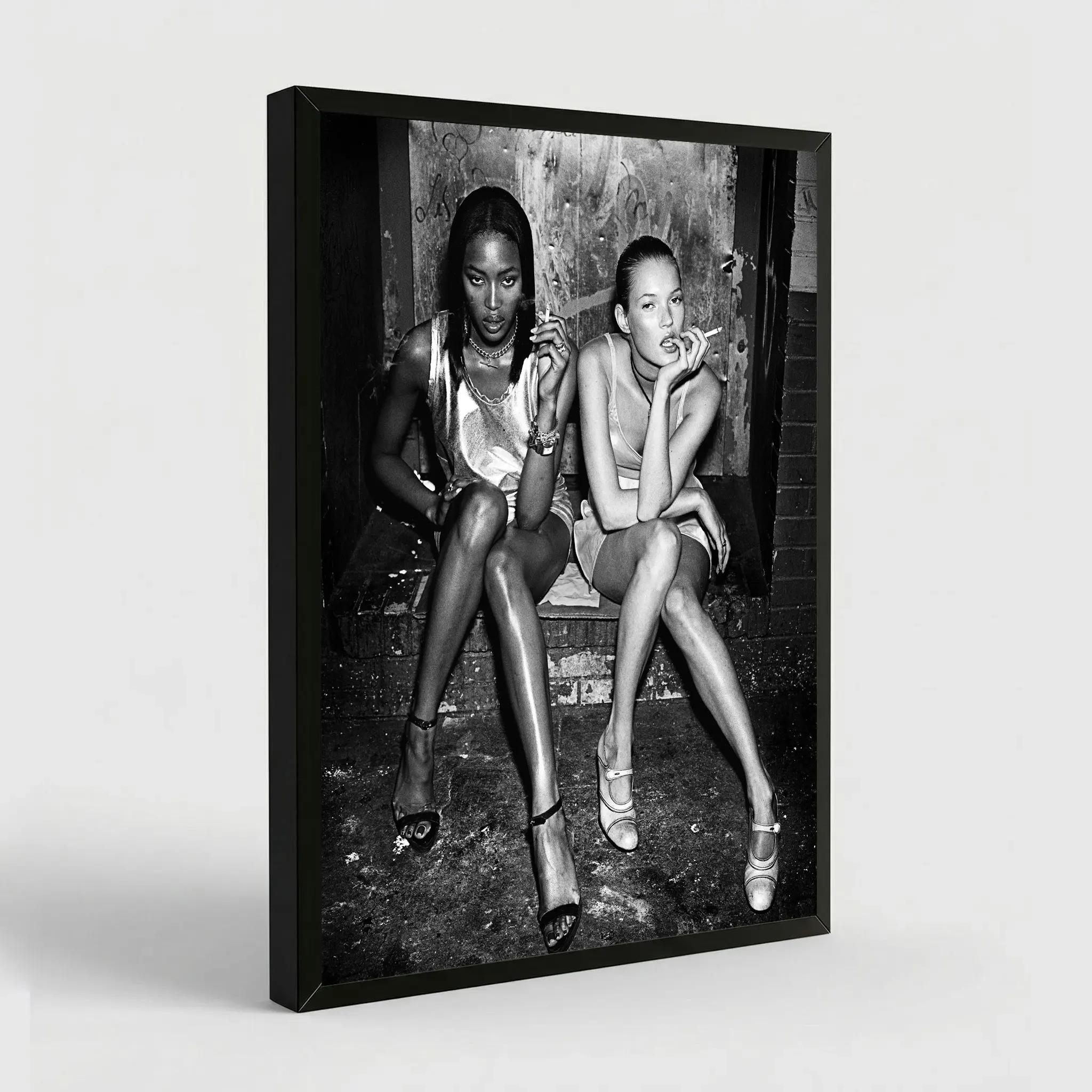 NBHYK Naomi Campbell & Kate Moss Smoking Poster Black And White Print Fashion Wall Art for Teen Girl Room Decor Eco-Friendly Material Fade-Resistant Waterproof UV-Protected - Decoration Items