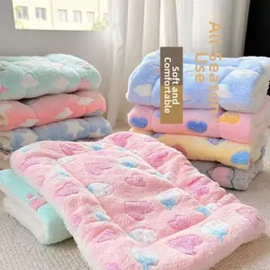 Pet Supplies Soft Warm Flannel Pet Dog Mat Blanket Sleep Pad Thick Winter Insulation Plush Cat Bed Cover Floor Mat Bedding