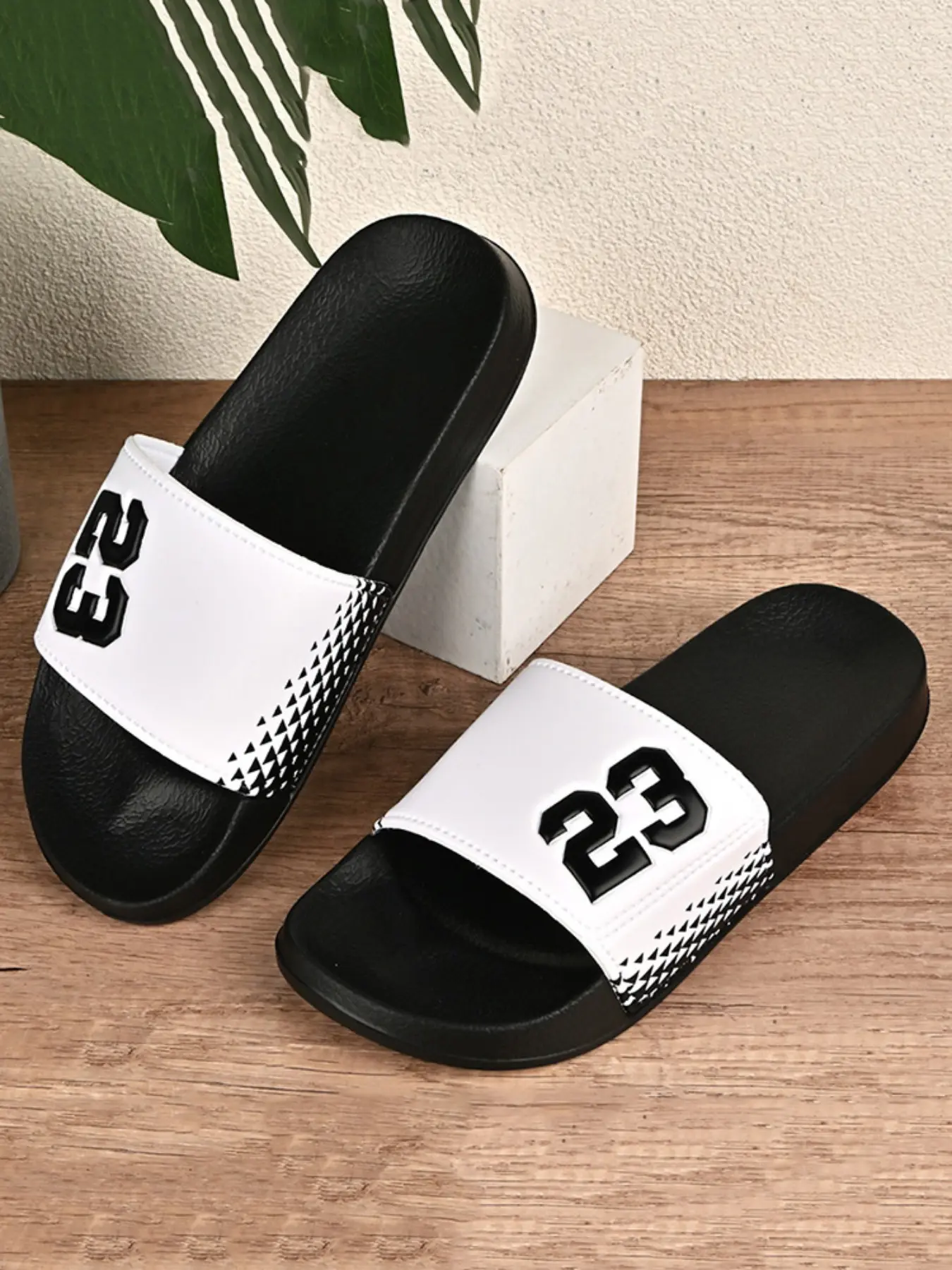 Men's New Arrival Slippers, Beach Shoes, Sandals, Summer Large Size Men's Shoes, Lightweight Indoor Rubber Slippers, Fashionable Slippers