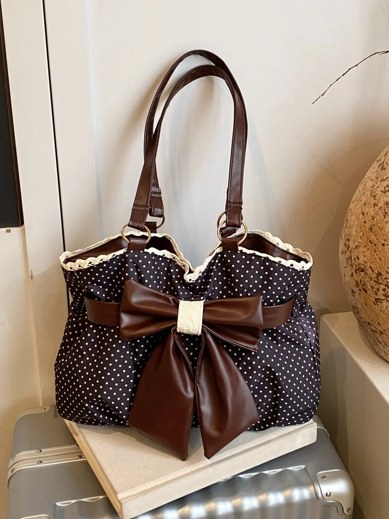 Exquisite and fashionable retro style textured polka dot shoulder bag, Fashionable Patterned Bag, embellished with oversized bow ties, lace border bag mouth, large storage space, suitable for various dressing scenarios