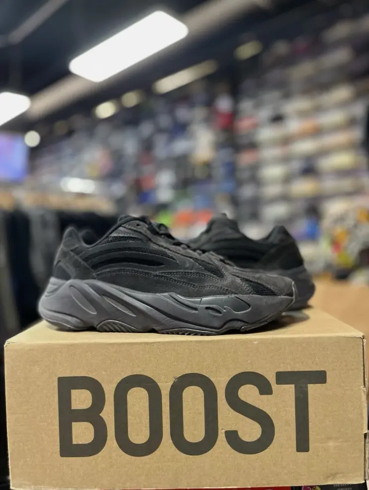 adidas Yeezy Boost 700 V2 Vanta Preowned 6.5m/8w