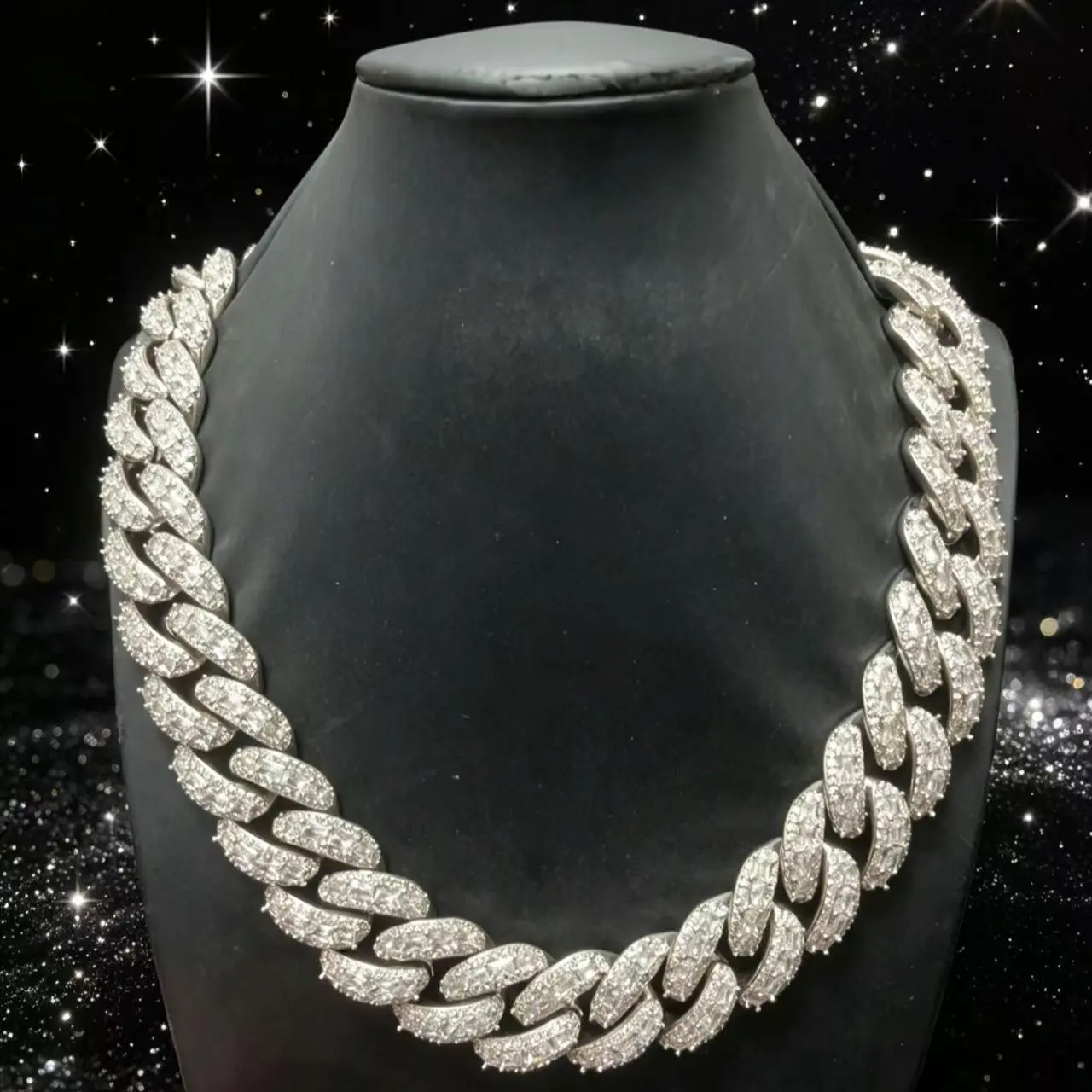 M2-9032 Unisex Chunky Full Iced Cuban Link Chain Necklace - Metal Coating, Chain & Link, Elegant Bold Statement Accessory for Hip Hop Streetwear Fashion Forward Costume Jewelry