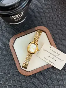 Trendy Quartz Watch for Women, Small Square Retro Roman Numerals, Waterproof Simple Commuter Watch, Perfect Gift for Ladies and Girls