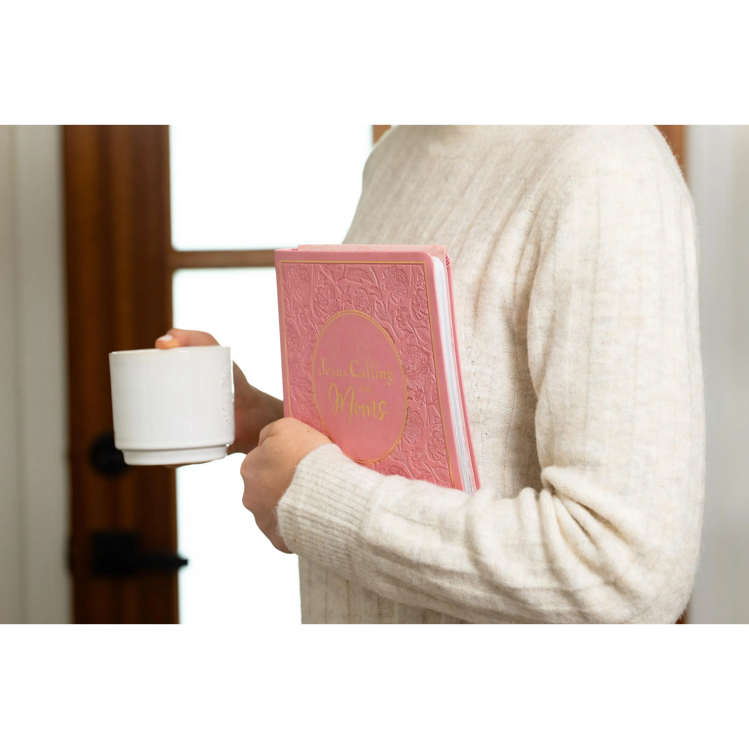 Jesus Calling for Moms, Pink Leathersoft: Devotions for Strength ...