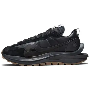 Nike VaporWaffle 'Black Gum' x sacai Men's Premium Lifestyle Sneaker with Round Toe Laces All Seasons Breathable Mesh & Rubber Accents