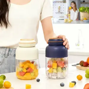 【Ensure the juicer is tightened before use】[Random color] USB Rechargeable Portable Juicer Cup, Multifunctional Household Smoothie Blender