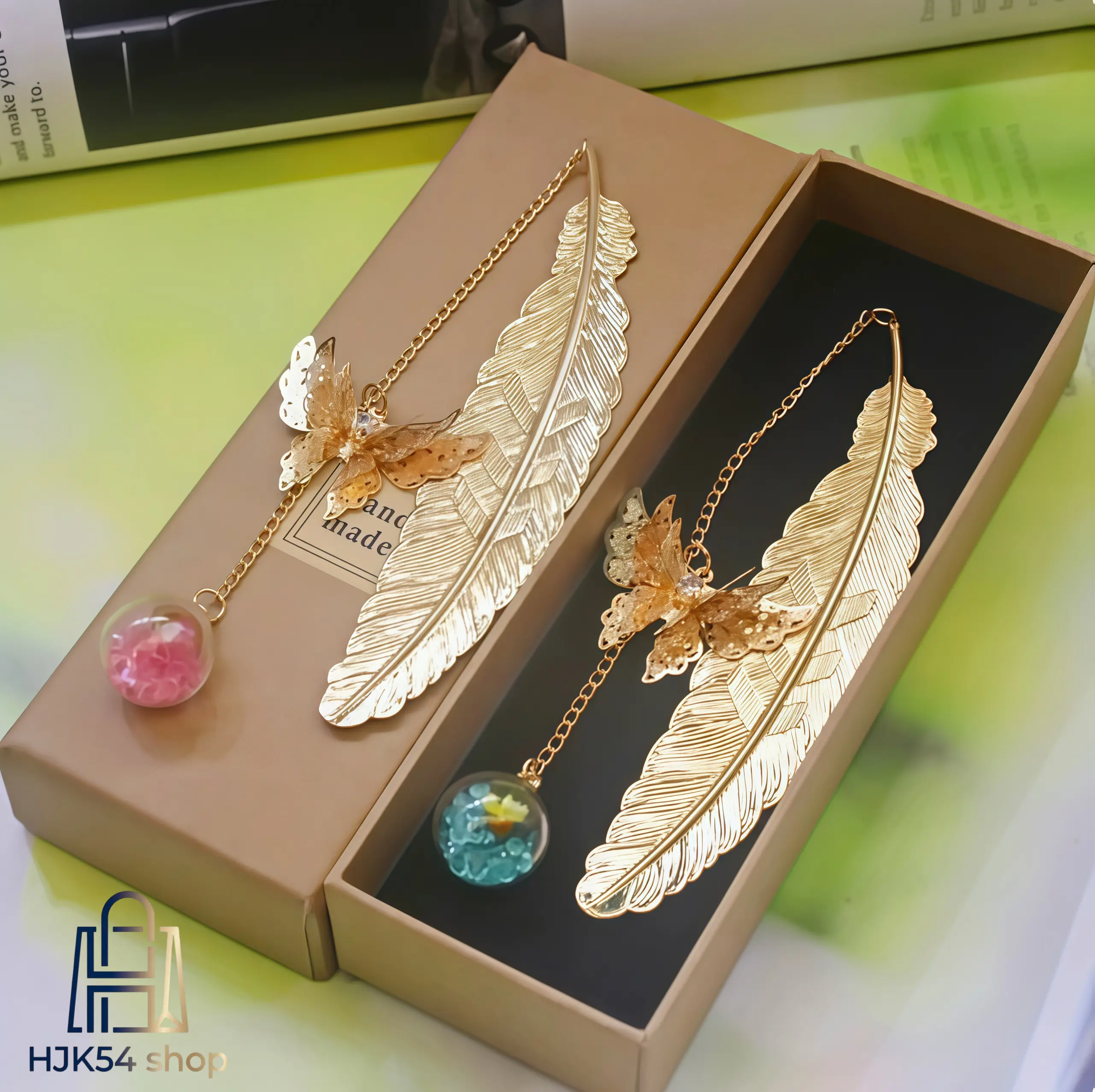 Elegant Metal Feather Bookmark Set, 2-Piece Vintage Hollow Design with Butterfly Charm & Dried Flower Pendant, Gift-Ready for Book Lovers, 2 Pcs Set, Glass Ball