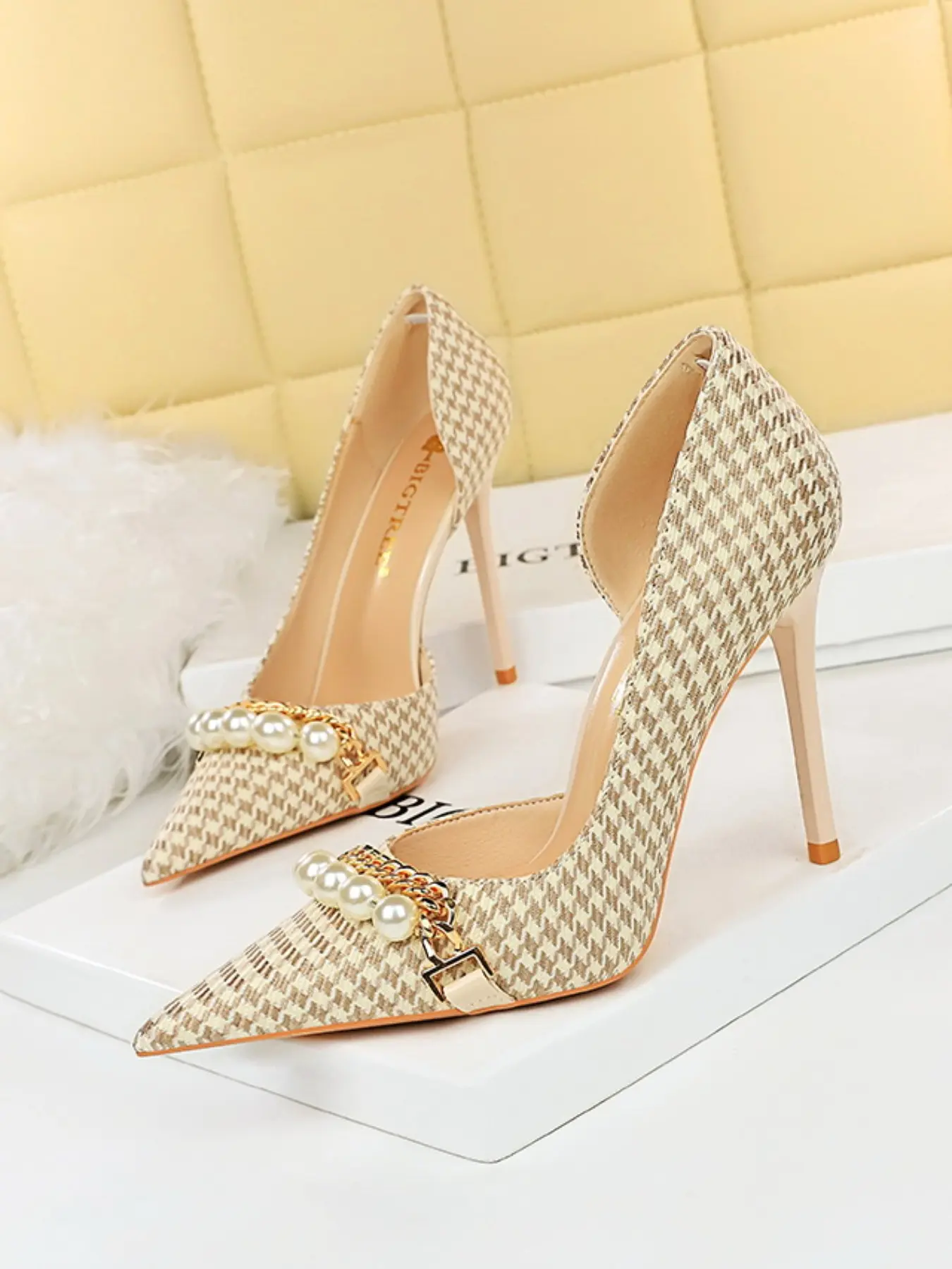 Luxurious Vintage Pearl Metal Chain Stiletto High Heels, Pointed Toe PU Leather, Spring & Fall Fashion Casual Shoes, Office Commute Party Wear, High Heeled Shoes, Pointed Toe Pumps, Elegant Party Footwear