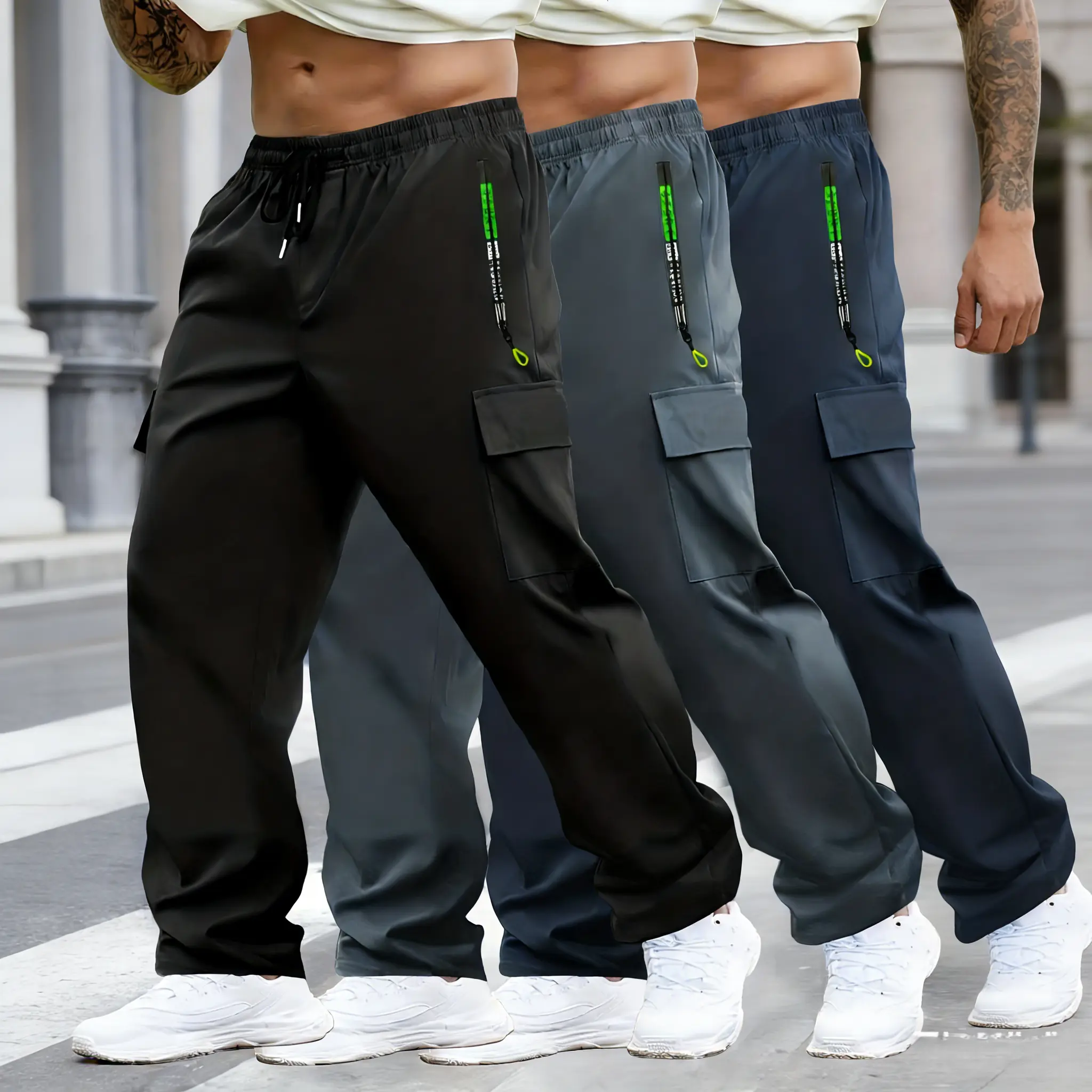 Three tooling pockets men's pants, the style is casual and trendy, the side tooling pockets add practical texture, the details of the green and black zipper show trendy tension, the waist of the drawstring is easy to adjust, the fabric is vertically smoot