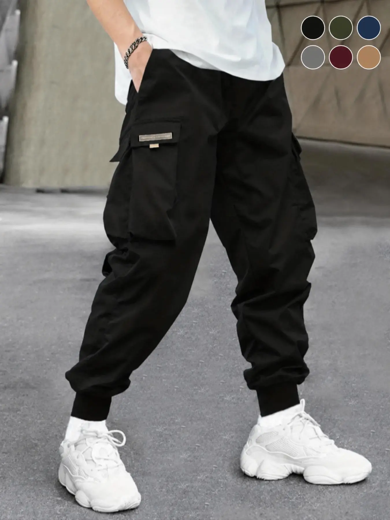 Men’s 3D multi-pocket jogger cargo pants with a drawstring elastic waistband; loose, functional casual joggers made from smooth, wear-resistant, wrinkle-resistant fabric that is comfortable and breathable; large-capacity 3D side pockets designed for easy