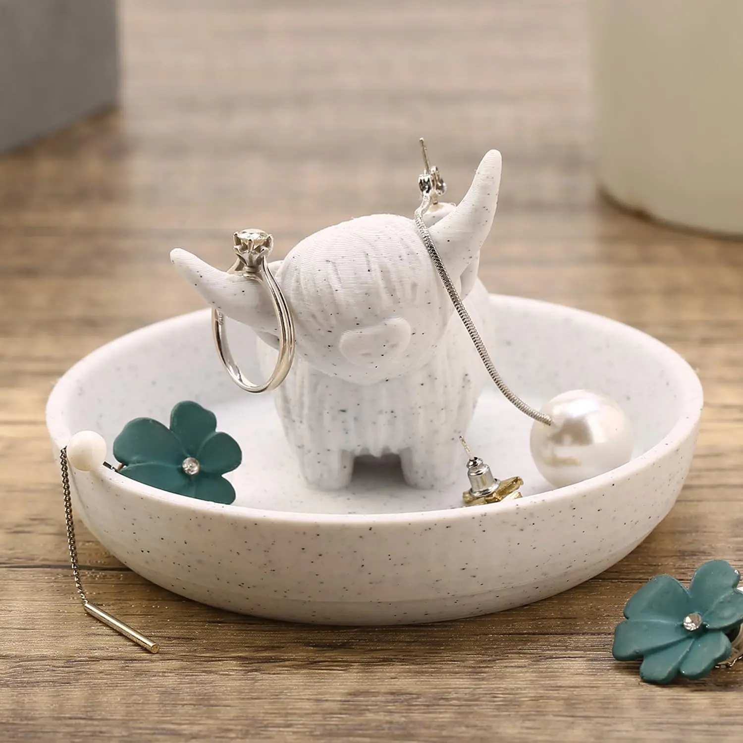 3D Printed Plastic Highland Cow Ring Holder, Bohemian Farmhouse Home Organizer for Women, Cute Desk Decor for Bedroom Office Bathroom Jewelry Tray