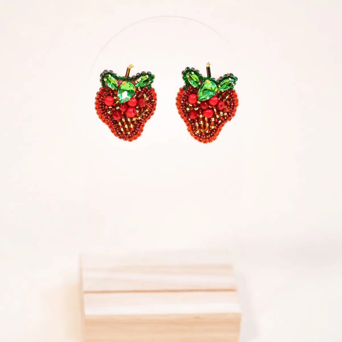 Strawberry Earrings, Strawberries, Spring Summer Accessories, Stud Beaded Earrings, Handmade Fruit Earrings, Summer Gifts, Summer Jewelry