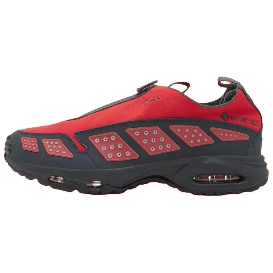 Nike Air Max SNDR GORE-TEX Low-Top Running Shoes for Women in Red with Comfort and Waterproof Features Trending Shoes, House White Official Shoes to Get / Maison Mihara