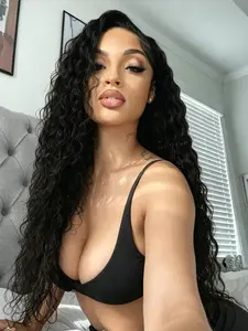 Black Deep Curly Wig Lace Front Wig 13x4 HD Transparent Lace Frontal Wig 28 Inch Soft Long Curly Wig Fluffy Wavy Wig Heat Resistant Synthetic Wig Music Festival Look Curly Wig for Women Daily Wear Party Dating Deep Wave Wigs Premium Synthetic Wigs