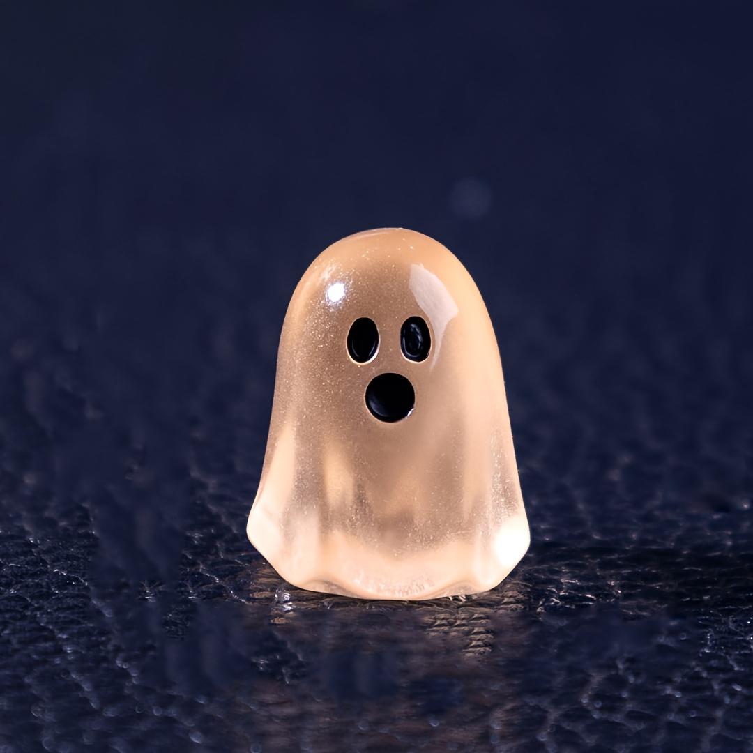 Glow-In-Dark Mini Ghost Figurines (20/50Pcs, Random Colors), Halloween Collectible Miniatures, Home Decor Statues for Desktop & Car Landscape Accents