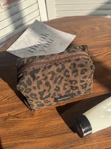 Large Capacity Fashion Leopard Print Makeup Bag, Durable Polyester, Odor-Free, Zip Closure, Ideal for Travel and Daily Use, Secure Zipper Closure