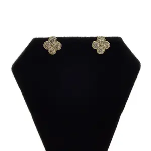 Aretes de Flor estilo trébol con Circonia de Poste a la Partes de Tras Earrings with Elegant Design and Sparkling CZ Stone