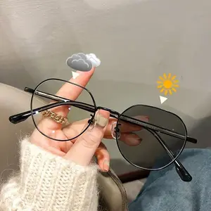 Women's Vintage Photochromic Glasses Metal Cat Eye Frame Clear Light Sensitive Lenses Fashion Eyewear