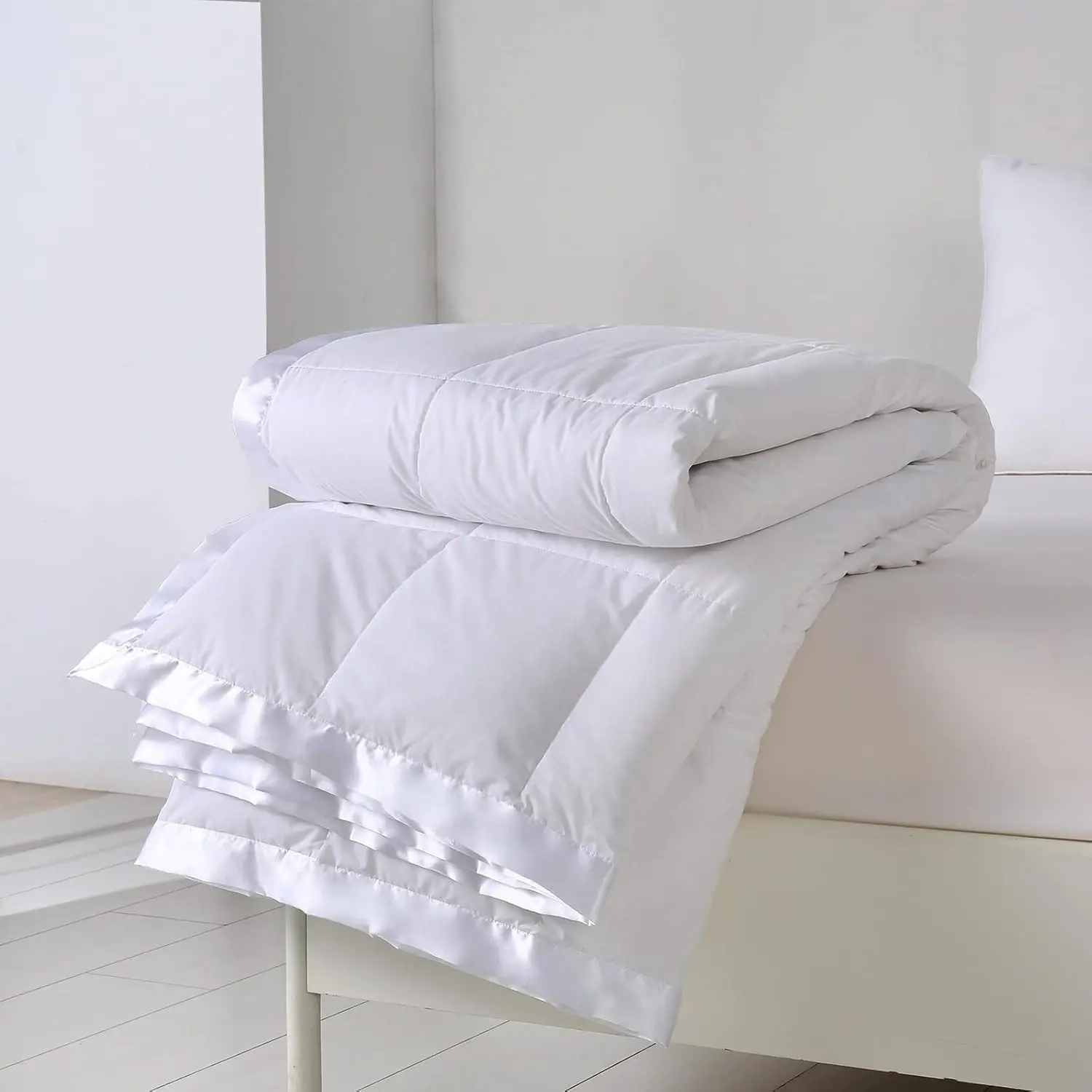 Ultra-Soft All Season Comforter Queen King Size, White Coverless Duvet Quilt, Breathable and Warm, with Satin Trim, Machine Washable, Suitable for All Seasons, Soft Warm Bedding