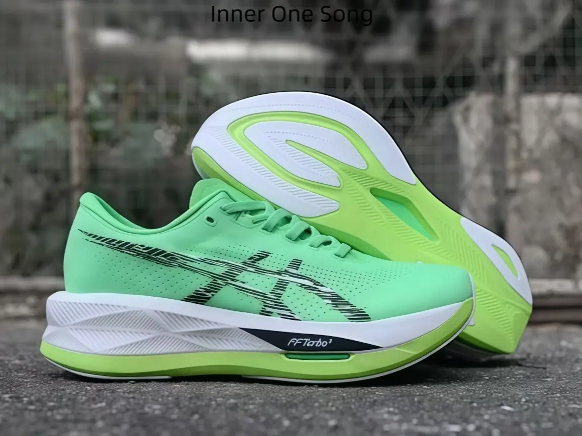 2-tone Green White Lightweight Carbon Plate Running Shoes, Quick-dry Ventilated Upper, Abrasion-resistant Footwear Ideal For Sports Content Creation