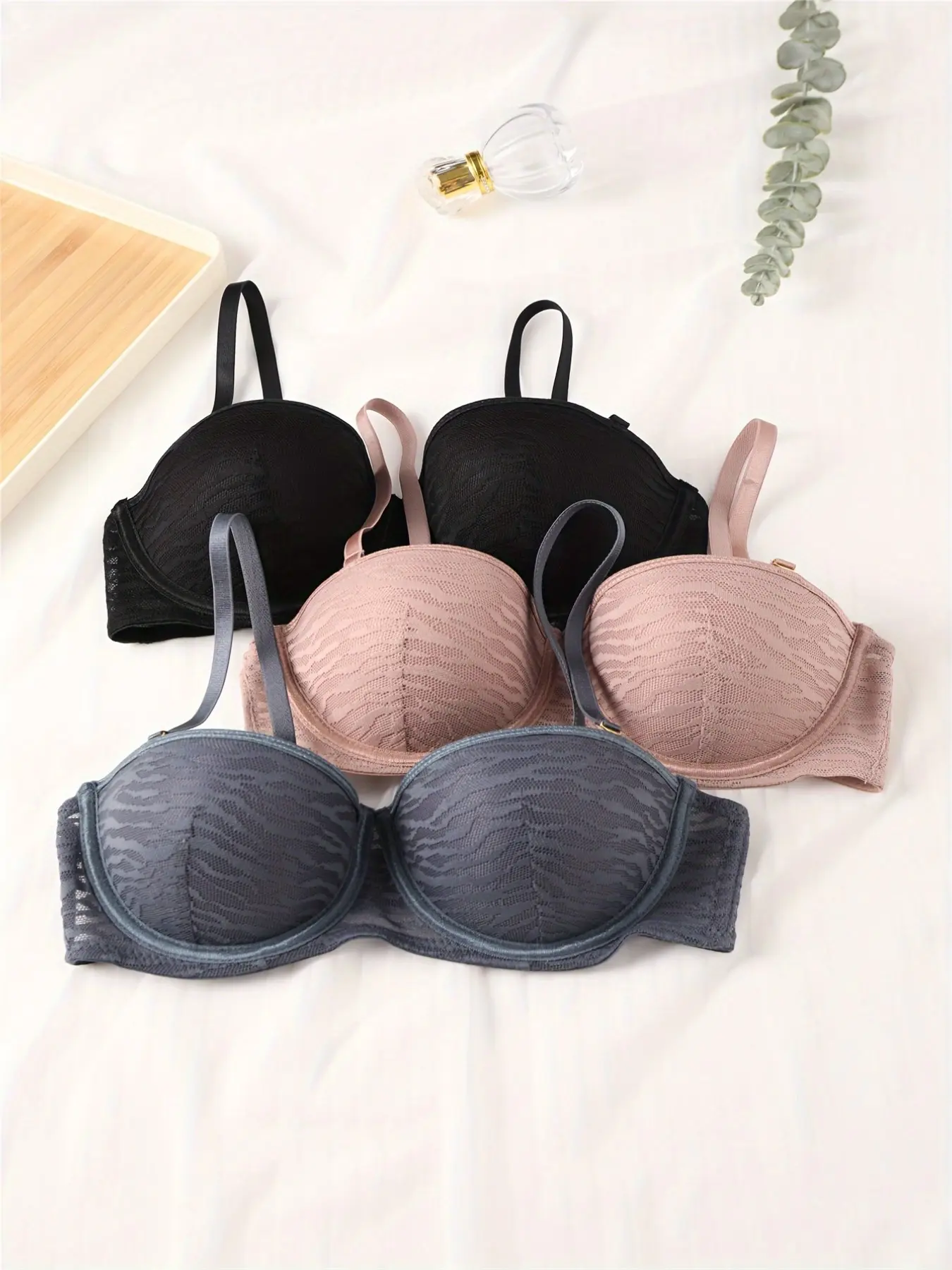 3-Pack Women's Underwire Bras with Sexy Pattern Design, Adjustable Back Closure, Seamless Comfortable Breathable Underwear for Daily Wear & Dates