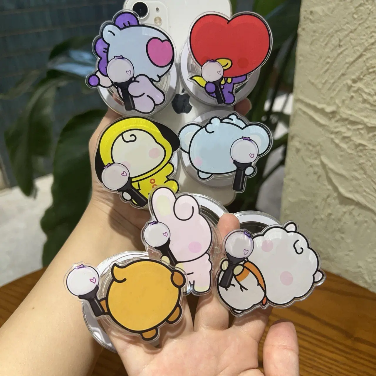 Adorable Kpop Character with Lightstick MagSafe Phone Grip – Magnetic Holder for Phone