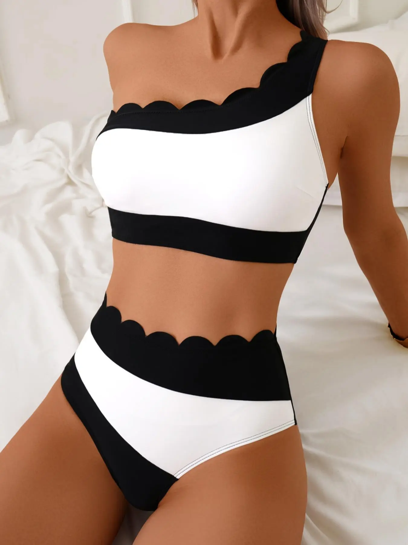 Women's Two-Piece Bikini Set with Petal Trim Design, Stylish Asymmetrical One-Shoulder Swimsuit for Beach Fashion, Bikini Beachwear, Bikini Outfits, Perfect Swimwear for Summer