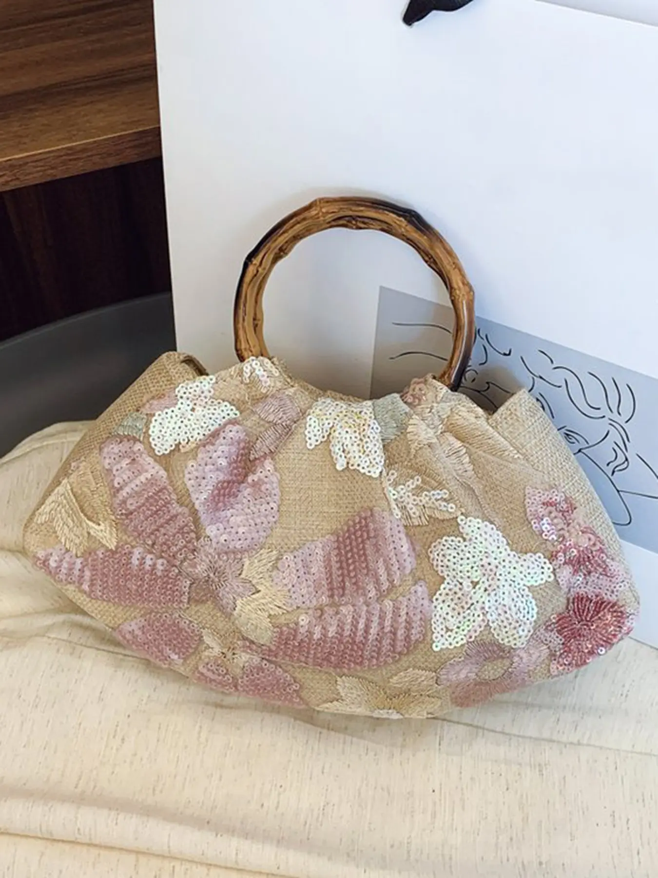 Sweet style retro light luxury exquisite embroidered handbag, decorated with colorful flowers and circular handles, pleated design, convenient and easy to carry, suitable for daily dates, shopping, afternoon tea, Elegant Fashion Handbag