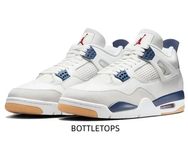 Fashion mid-top trainers combining white leather, breathable mesh and navy details. This classic colorway easily matches most of your casual street wardrobes.