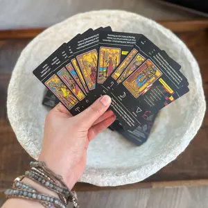 Tarot with Keywords – Beginner Friendly Black Tarot Deck