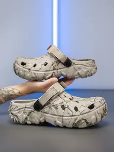 Unisex Irregular Print Clogs, Lightweight EVA Wave Sole Beach Shoes with Adjustable Strap, Footwear