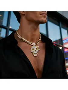 Pirate skull pendant with full diamonds, unique and personalized Cuban chain necklace, hip-hop jewelry
