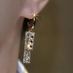 High-end, sparkling, stylish, versatile and elegant square earrings; 14K gold-plated and shimmering; perfect for everyday wear and parties; ideal as a gift