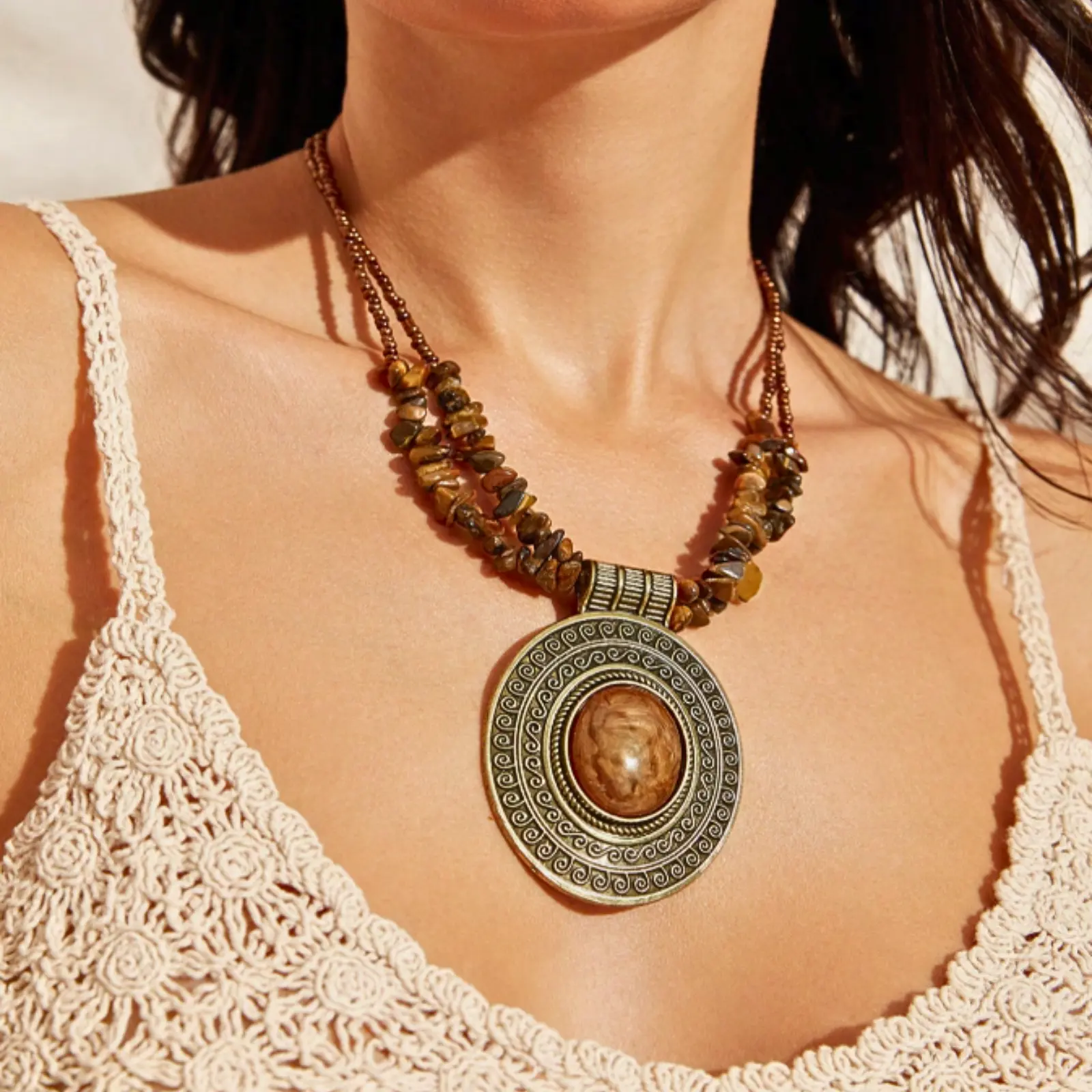 Women's fashion necklace, classic European style design, elegant design for women to wear every day, on holidays and parties