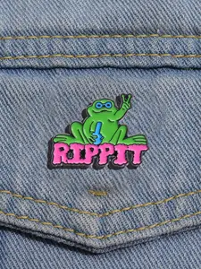 Cute Frog & Letter Design Brooch, Fashion Alloy Brooch Pin for Clothes, Creative Personalized Badge for Daily Clothing Decor, Flower Brooch Pin