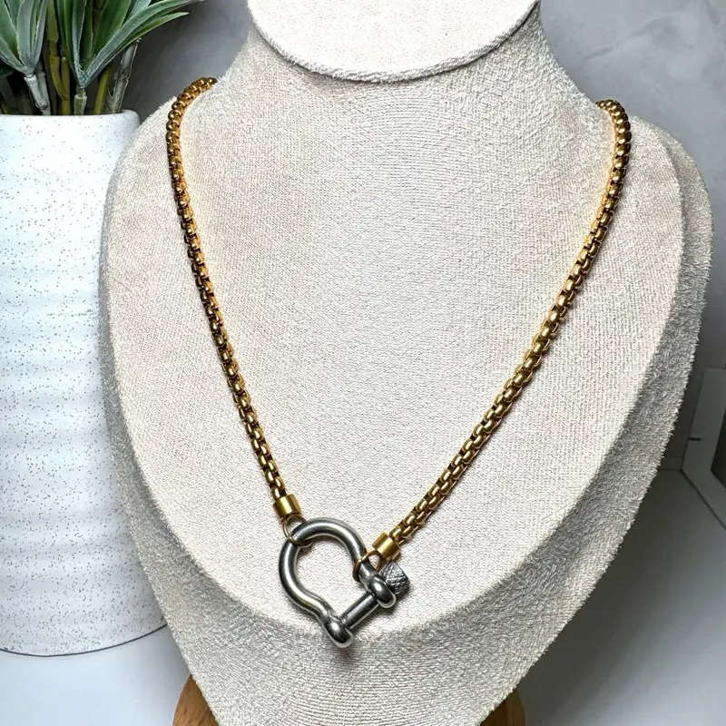 Mia Necklace