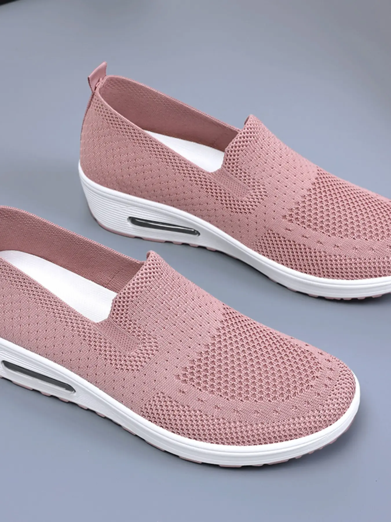 Women's Slip-On Casual Sports Shoes, Beach Vacation Comfortable Sneakers, Breathable Mesh Design Ideal for Everyday Wear, Footwear