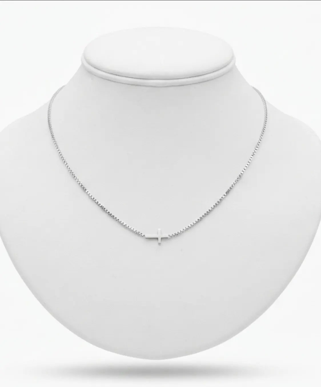 Elegant Silver Cross Necklace for Women - Minimalist Design, Perfect for Everyday Wear, High-Quality Craftsmanship