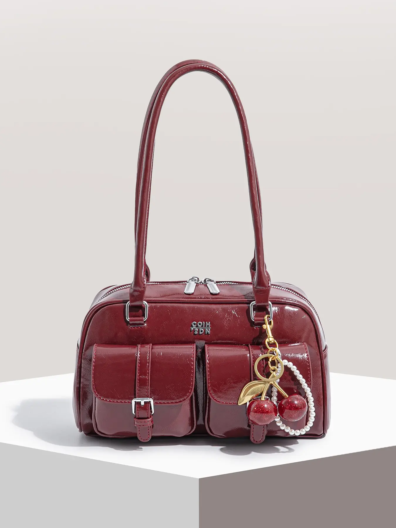 Exquisite, simple, versatile and personalized women's shoulder and armpit bag, designed for Valentine's Day with hanging accessories, suitable for commuting, shopping, monthly dates, parties, and going out.