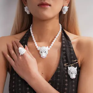 European and American oil-dripping leopard head beaded necklace, exaggerated collarbone chain, niche temperament, high-end sense necklace